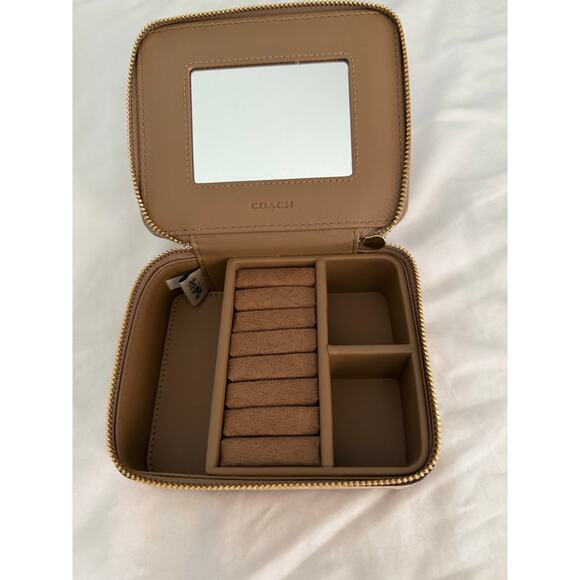 Coach small jewelry case. Mirror inside. Gold hardware. - Picture 4 of 6